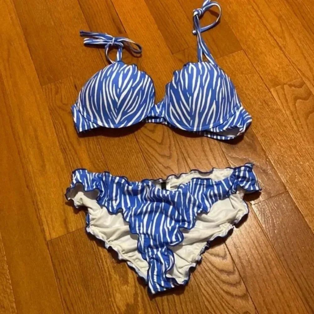 BCBG Paris Women's Ruffle Underwire Bikini set of two size S​​ - Picture 3 of 3